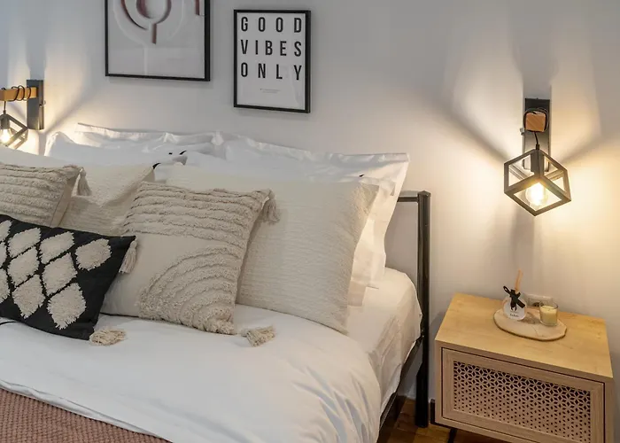 Unique Koukaki Three Bedroom Suite