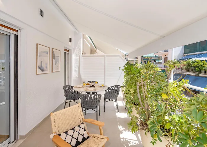Unique Koukaki Three Bedroom Suite