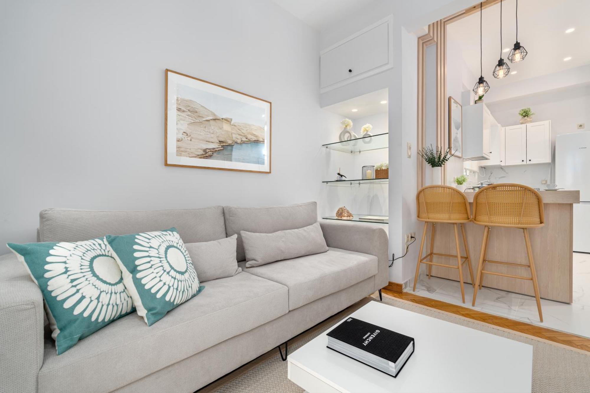 Unique Koukaki Three Bedroom Apartment *