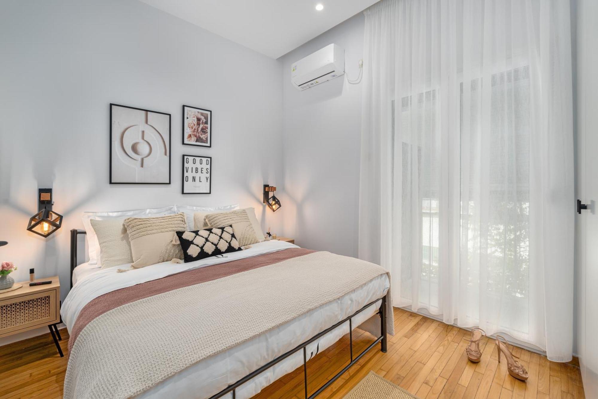Apartment Unique Koukaki Three Bedroom *
