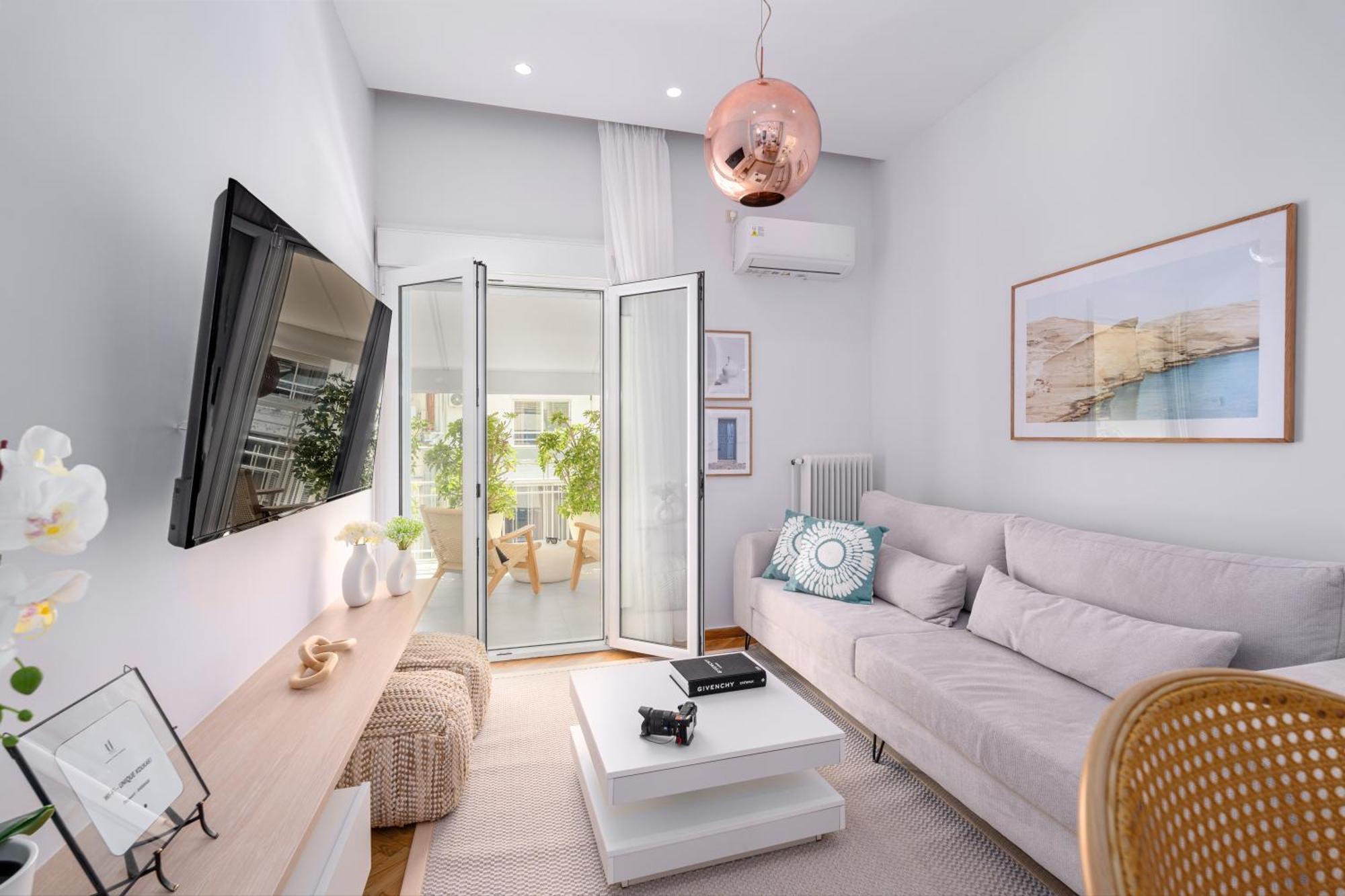 Unique Koukaki Three Bedroom Apartment *